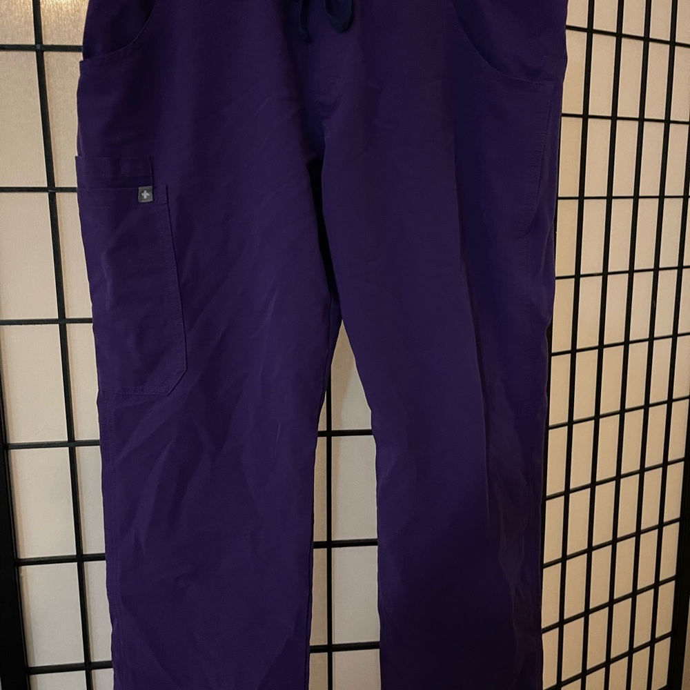 Figs Kade Cargo Scrub pants size MP in purple